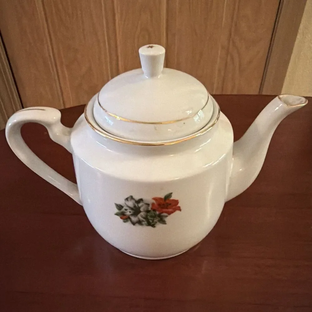Vintage Hibiscus Teapot w/Gold Trim  Made in Liling, China. Excellent Condition!